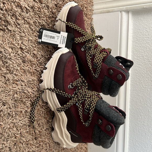 Sorel insulated waterproof boots BRAND NEW - Picture 4 of 9